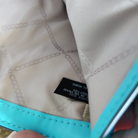 Authentic Michael Kors Weekender in Ocean Blue with matching Passport Wallet - Picture 10 of 10